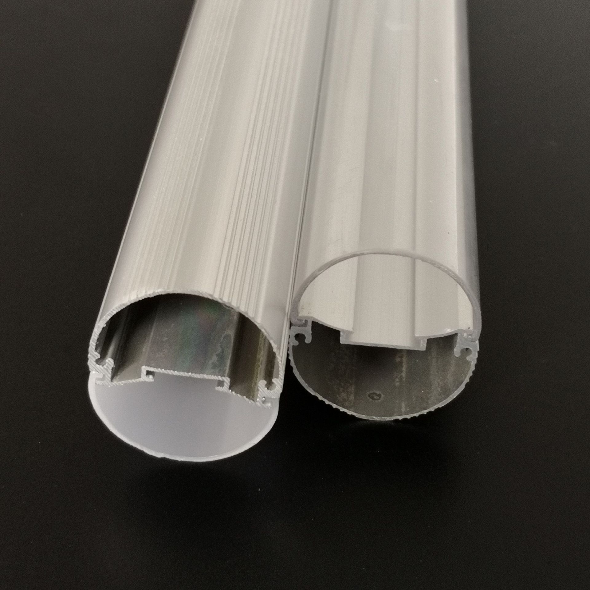 Lý do thứ hai cho sự hình thành các hạt hấp phụ trong cấu hình nhôm của vỏ đèn LED