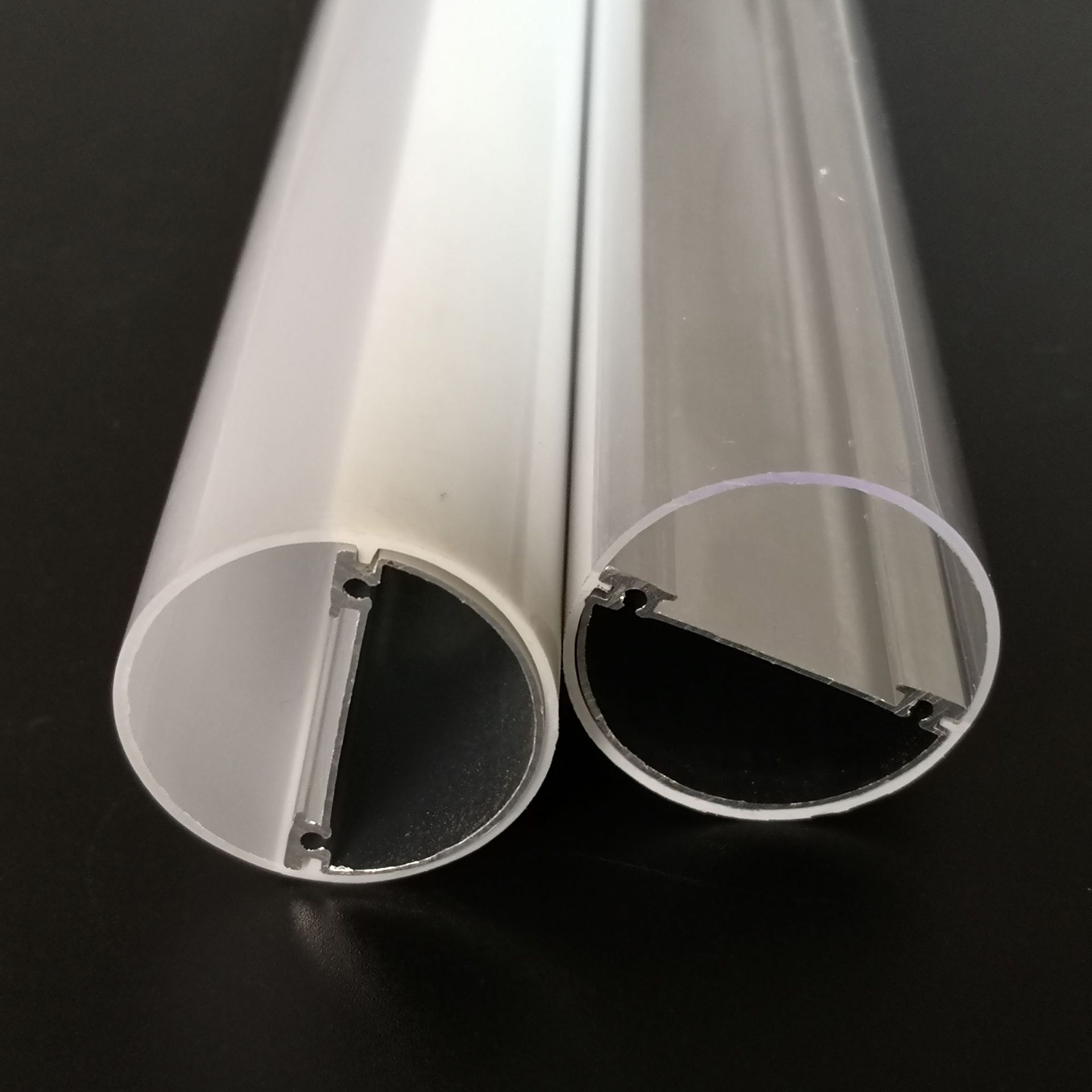 Phân tích đặc tính chống cháy của ống polycarbonate